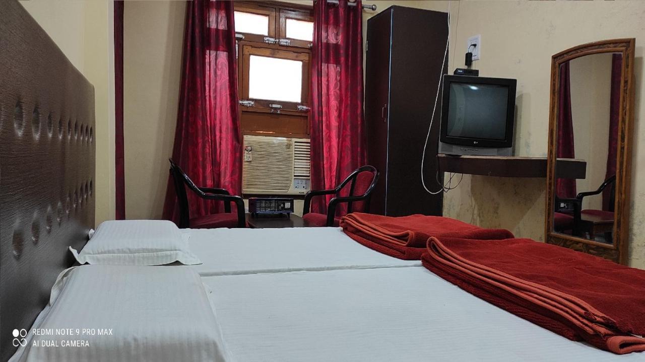 Hotel Avadh Balrāmpur Екстериор снимка